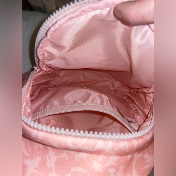 Women’s REEBOK MOLLY MINI BACKPACK in colour pink NWOT - Picture 10 of 16